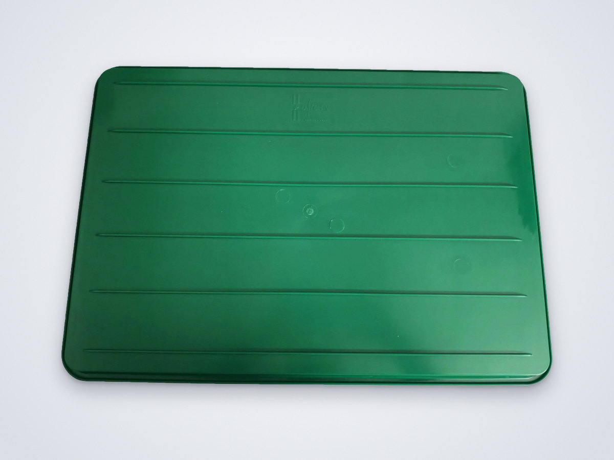 Green molded lid with ribbed surface